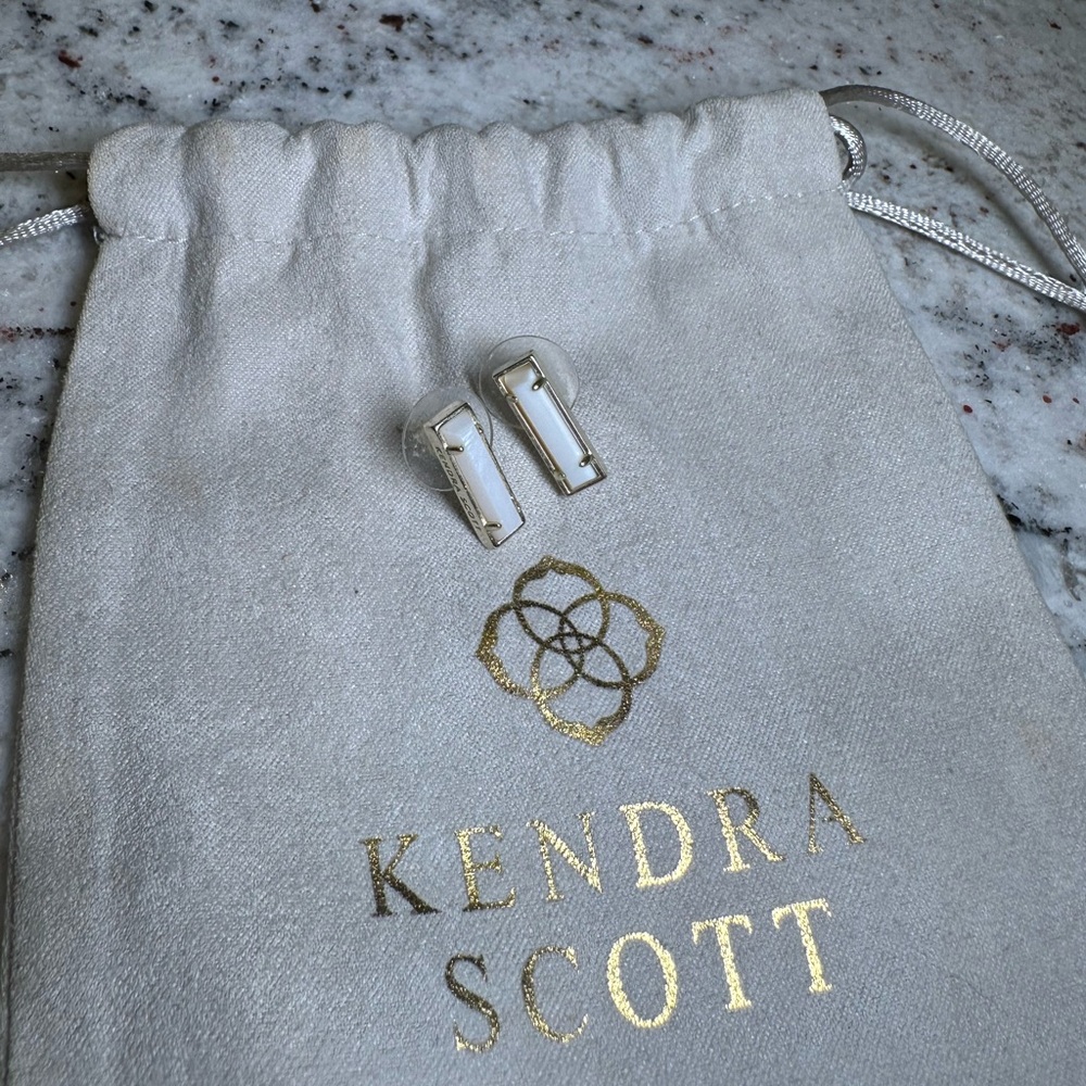 Kendra Scott Leanor Bar White and Gold Earrings